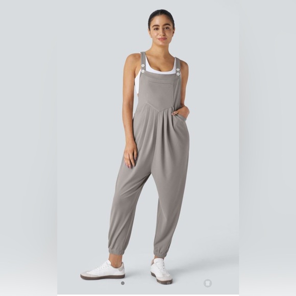 Halara Joggers - Picture 1 of 3